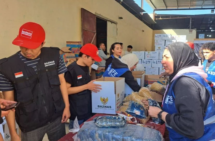 Penyiapan logistik bantuan kemanusiaan Baznas untuk Palestina bersama mitra di Timur Tengah. (Humas Baznas)
