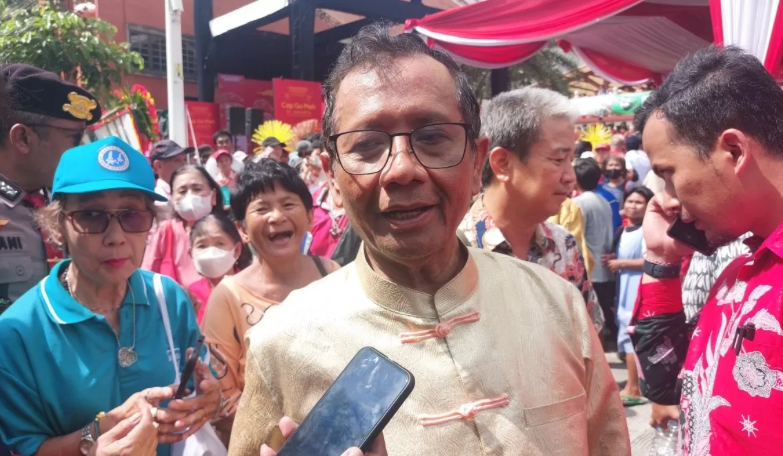 Mantan calon Wakil Presisen Mahfud MD menghadiri perayaan Cap Go Meh Glodok, Rabu (12/2). (Ryandi Zahdomo/jawapos.com)