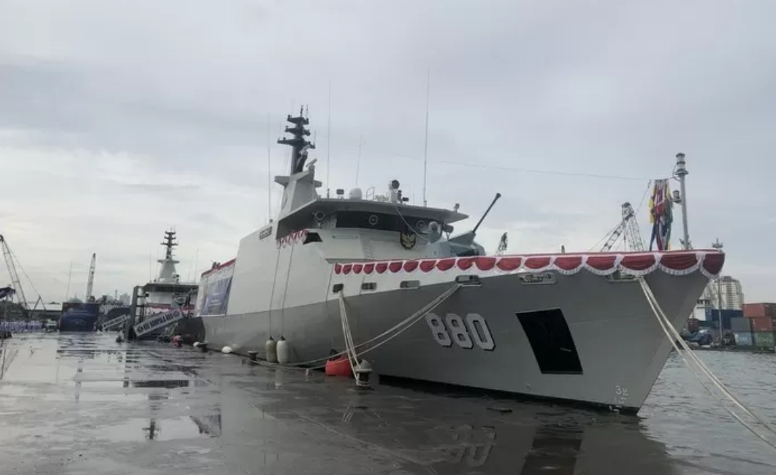 KRI Hampala-880 dan KRI Lumba-Lumba-881, dua kapal perang baru TNI AL yang diresmikan oleh KSAL Laksamana TNI Muhammad Ali di Jakarta pada Selasa (17/12).