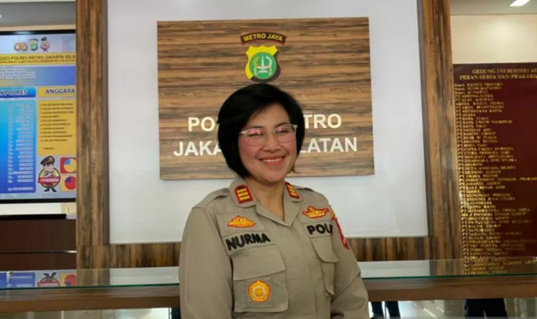 Kepala Seksi (Kasi) Humas Polres Metro Jakarta Selatan AKP Nurma Dewi saat memberikan keterangan kepada wartawan.