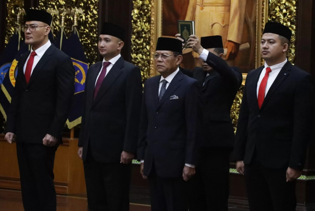 Menhan Sjafrie Sjamsoeddin melantik beberapa stafsus dan seorang asisten khusus, termasuk diantaranya Deddy Corbuzier.