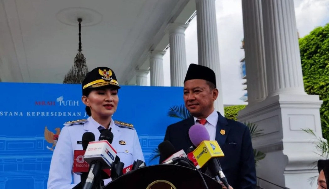 Gubernur Maluku Utara Sherly Tjoanda dan Wakil Gubernur Maluku Utara Sarbin Sehe memberikan keterangan usai pelantikan kepala daerah serentak di Istana Kepresidenan Jakarta, Kamis (20/2/2025).