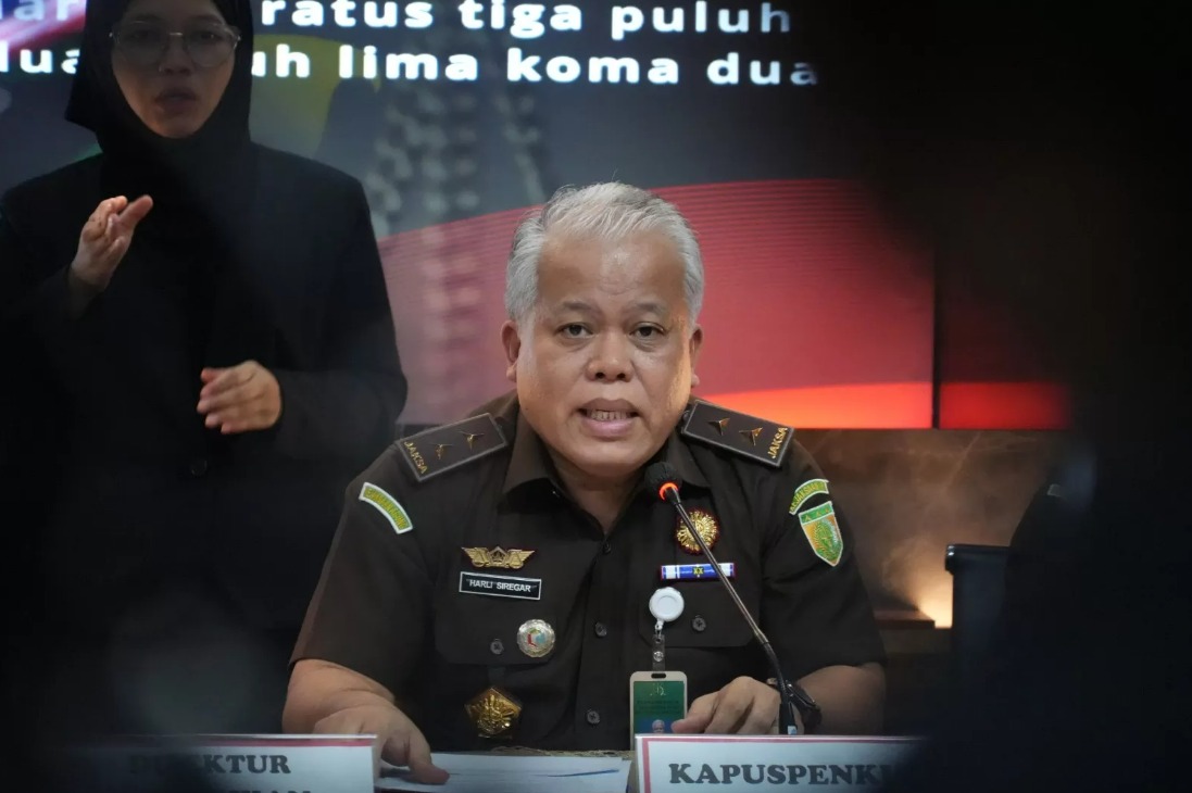 Kapuspenkum Kejagung Harli Siregar saat memberikan keterangan kepada awak media di Jakarta pada Selasa (25/2).