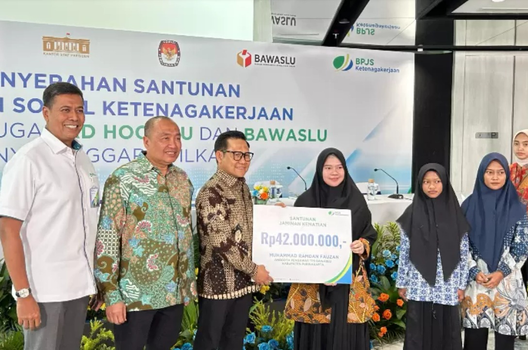 Cak Imin dalam acara Penyerahan Santunan kepada ahli waris bagi petugas Pemilu dan Pilkada Tahun 2024 yang wafat, di Jakarta, Rabu (26/2).