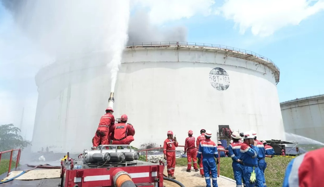 Kliang minyak Pertamina di Cilacap, Jawa Tengah dikabarkan mengalami kebakaran.
