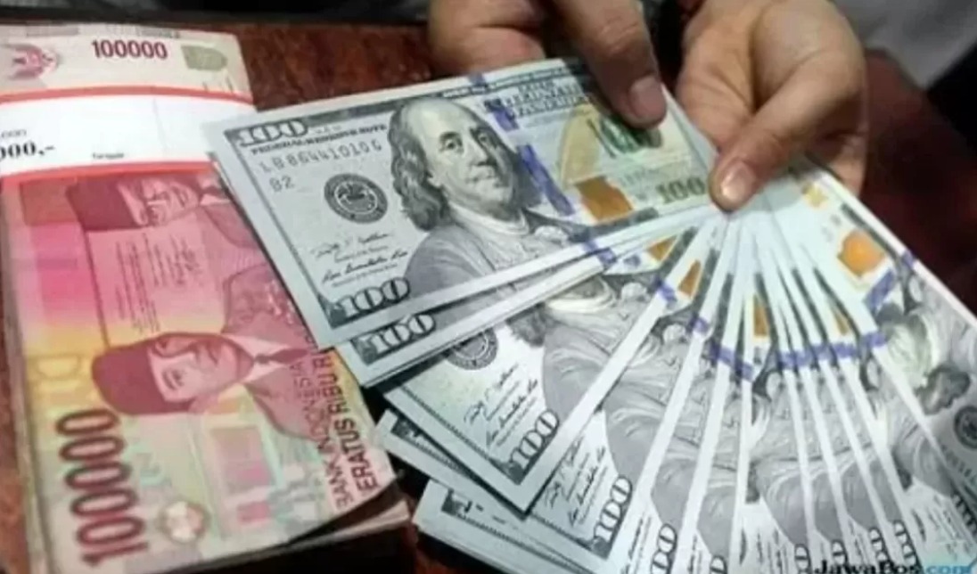 Ilustrasi rupiah melenah terhadap dollar Amerika Serikat.