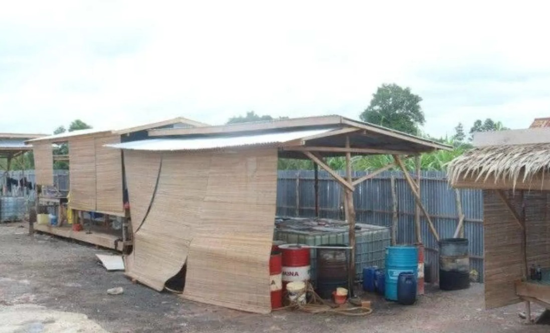 Praktik penyalahgunaan Bahan Bakar Minyak (BBM) subsidi terjadi di wilayah Kolaka, Sulawesi Tenggara.  Berdasar pengungkapan kasus yang dilakukan oleh Direktorat Tindak Pidana Tertentu