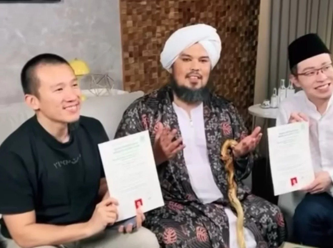 Dari kiri, Ustadz Felix Siauw, Ustadz Derry Sulaiman, dan dokter Richard Lee.