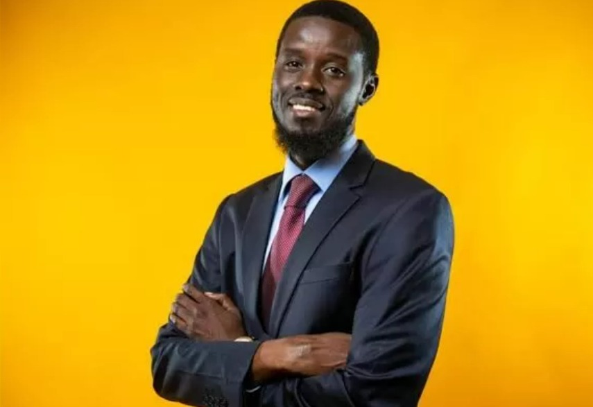 Presiden Senegal Bassirou Diomaye Faye nggak mau fotonya dipajang di kantor-kantor.