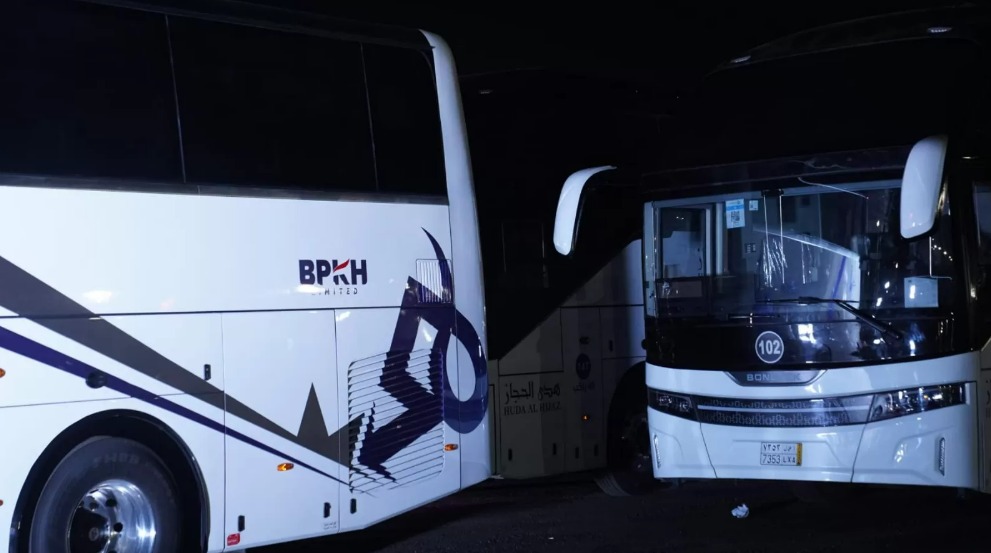 Armada bus baru berbendera merah putih yang akan melayani jamaah haji dan umrah Indonesia.