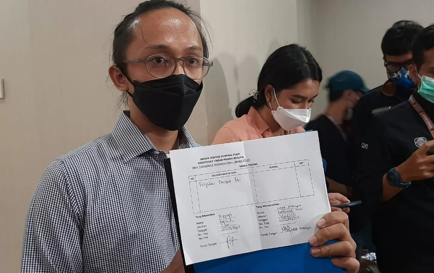 Peneliti dari ICW Wana Alamsyah di Bareskrim Polri.