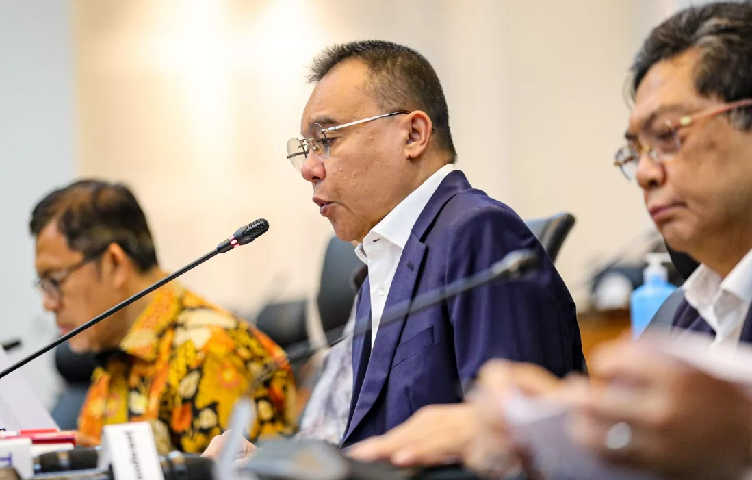 Wakil Ketua DPR Sufmi Dasco Ahmad memberikan keterangan pers terkait revisi UU TNI di Kompleks Parlemen, Senayan, Jakarta, Senin (17/3/2025).