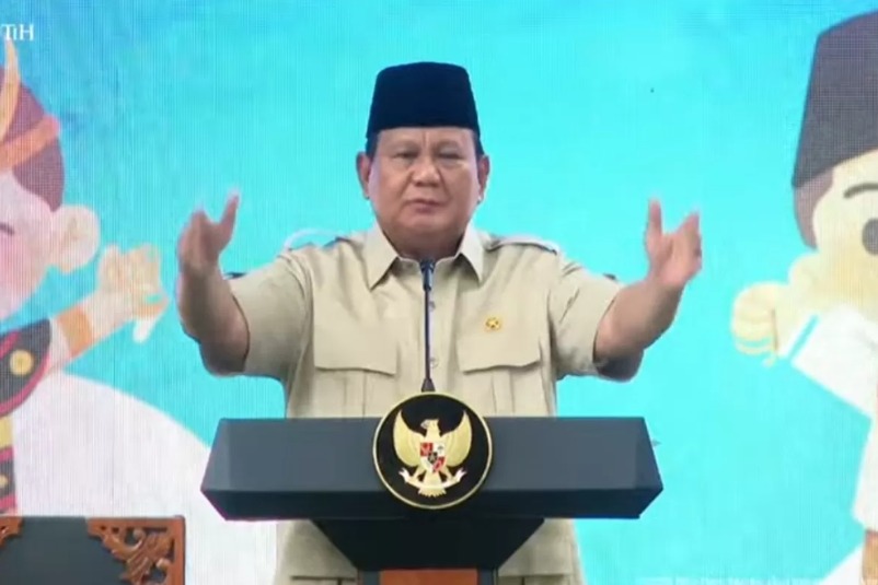 Presiden Prabowo Subianto saat menyampaikan sambutan dalam acara penerbitan PP tentang Tata Kelola Penyelenggaraan Sistem Elektronik Dalam Perlindungan Anak di halaman Istana Kepresidenan.
