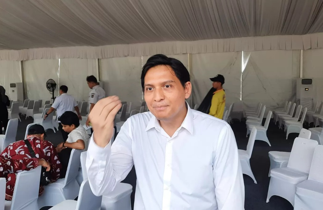Bupati Indramayu terpilih 2025-2030 Lucky Hakim memberikan keterangan saat melaksanakan gladi bersih pelantikan kepala daerah di Monas, Jakarta Pusat, Rabu (19/2).
