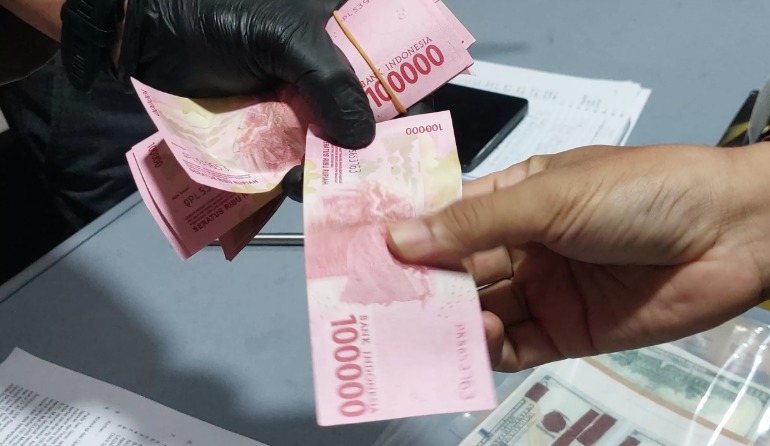 Uang palsu pecahan Rp 100 ribu yang di produksi pabrik uang palsu asal Bogor, Jawa Barat.