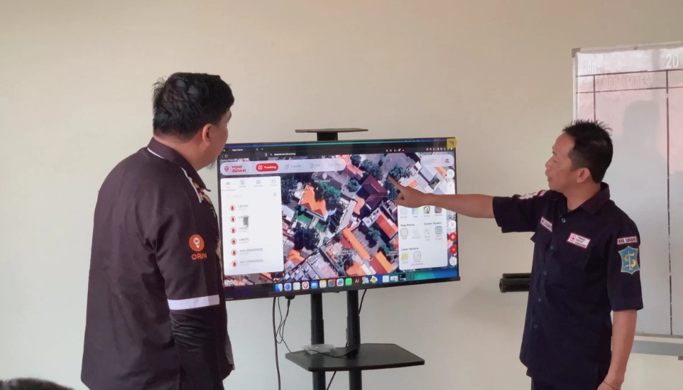 Palang Merah Indonesia (PMI) Kota Surabaya memasang perangkat GPS Tracker pada ambulans mereka dengan dukungan dari perusahaan teknologi pelacakan kendaraan, ORIN. (Istimewa).