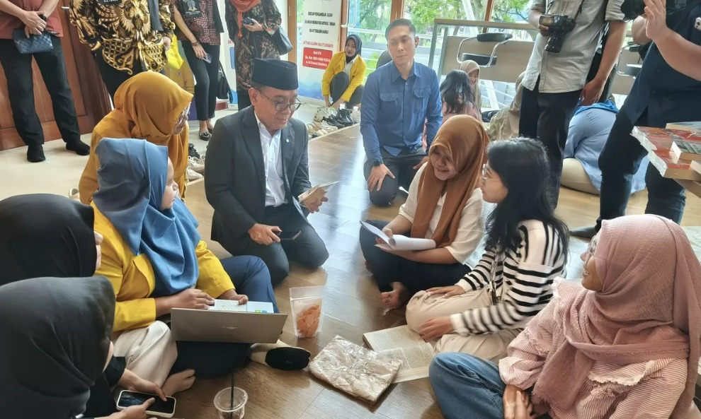 Menko PMK Pratikno titipkan literasi digital kepada tenaga pendidik, di tengah maraknya penggunaan teknologi di ruang pendidikan.