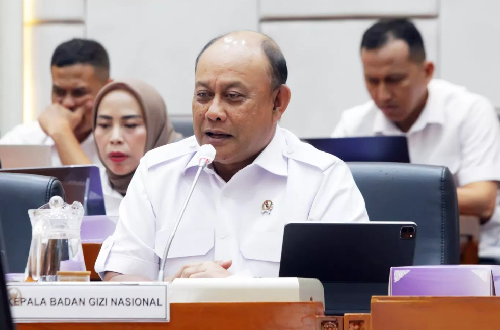 Kepala Badan Gizi Nasional (BGN) Dadan Hindayana mengikuti Rapat kerja dengan Komisi IX DPR di Kompleks Parlemen, Senayan, Jakarta, Selasa (6/5/2025).