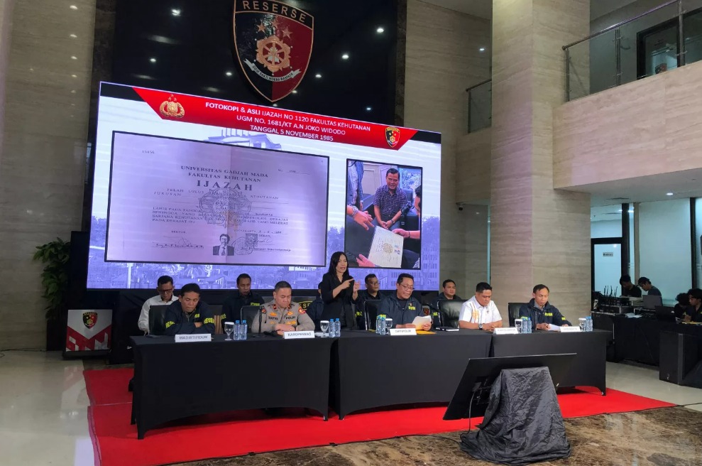 Bareskrim Polri menyatakan ijazah Jokowi dari UGM asli. Mereka menghentikan penyelidikan dan penanganan kasus yang dilaporkan oleh TPUA.