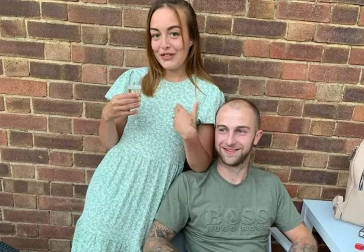 Beth Martin (kiri) dan Luke berlibur ke Turki bersama dua anaknya.