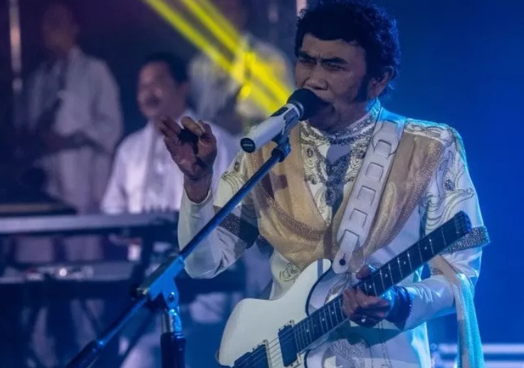 Vokalis grup musik dangdut Soneta Group Rhoma Irama.