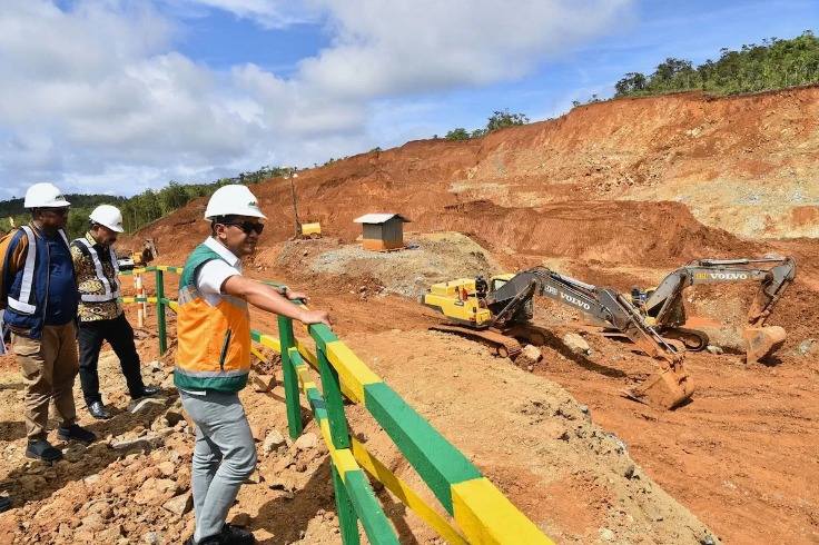 Kementerian Energi dan Sumber Daya Mineral (ESDM) menyebut bahwa kegiatan tambang nikel di Raja Ampat, Papua Barat Daya tidak ada masalah.