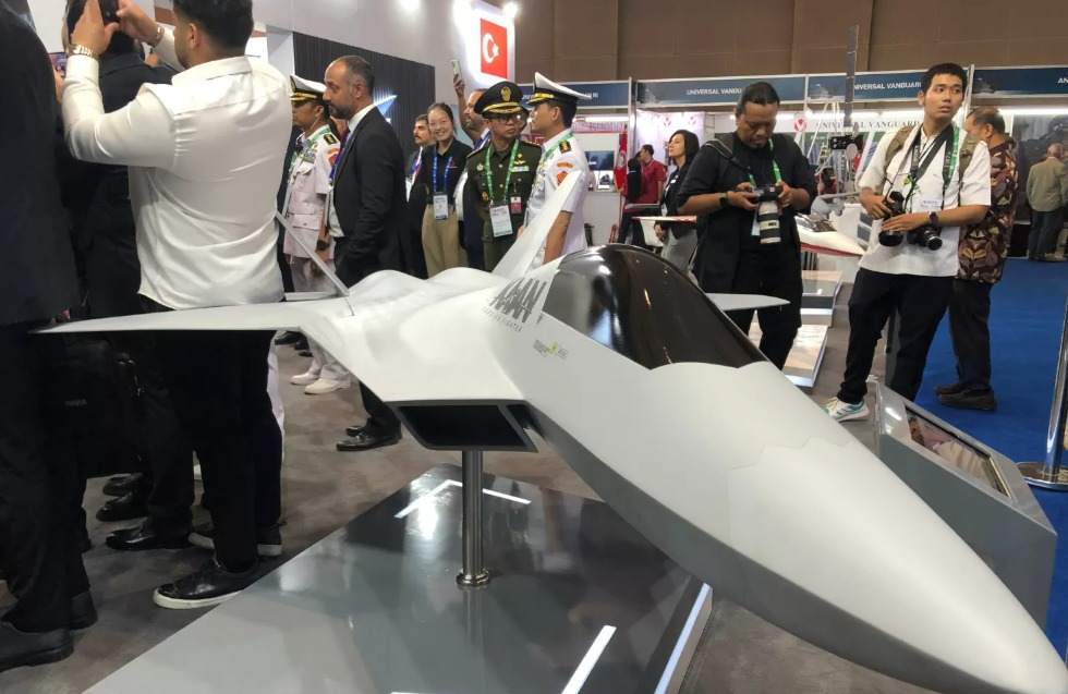 Mock Up pesawat tempur generasi kelima, KAAN, yang ditampilkan dalam Indo Defence 2024 pada 11-14 Juni 2025.