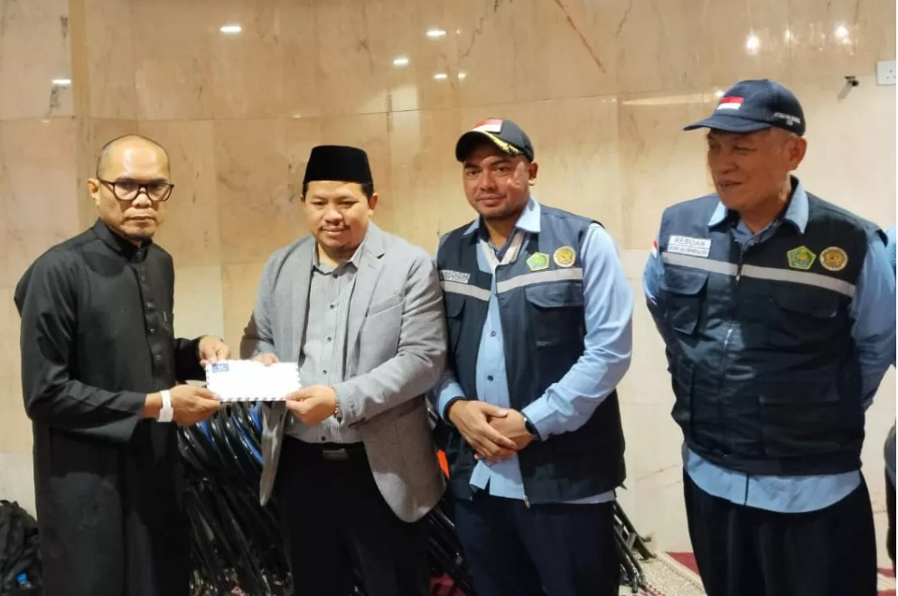 BPKH Limited menyerahkan kompensasi uang tunai untuk jemaah haji yang tidak mendapatkan makanan usai puncak haji.