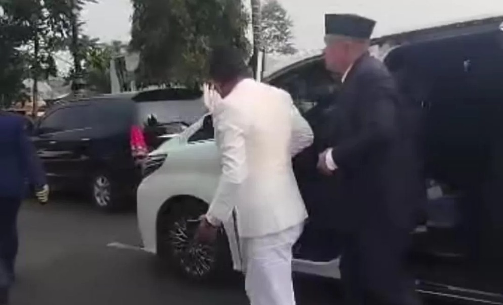 Video yang memperlihatkan Gubernur Jawa Barat Dedi Mulyadi dan Bupati Bogor Rudy Susmanto terjebak macet di Kawasan Sentul viral di media sosial.