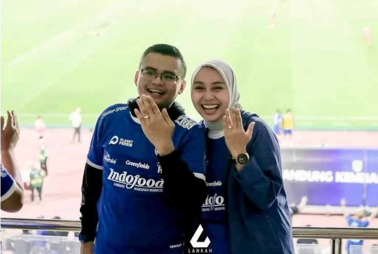 Maula Akbar Mulyadi Putra, anak Gubernur Jawa Barat Dedi Mulyakinnakan menikahi Putri Karlina pada 16 Juli 2025 mendatang.
