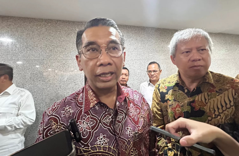 Dirut LPDP Andin Hadiyanto jelaskan opsi-opsi yang bisa diambil awardee LPDP yang diterima di kampus-kampus di AS, imbas kebijakan wawancara visa pelajar mahasiswa asing. (Zalzilatul Hikmia/Jawa Pos)