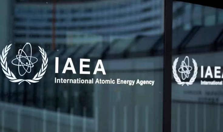 Anggota parlemen Iran menyetujui secara bulat penghentian kerja sama dengan IAEA dalam sidang di Teheran. (The Guardian)