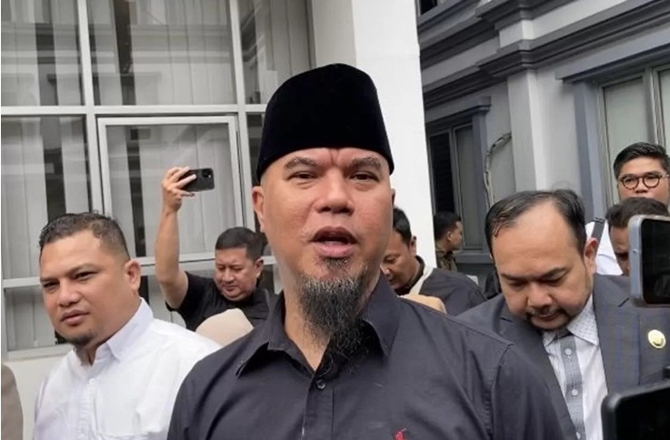 Ahmad Dhani dan Mulan melaporkan psikolog Lita Gading atas dugaan perundungan terhadap anaknya ke Komisi Perlindungan Anak Indonesia (KPAI), Jakarta Pusat, Rabu (9/7).