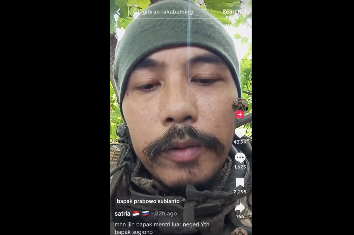 Eks Marinir yang bergabung di militer Rusia Satria Arta Kumbara minta maaf ke pemerintah lewat media sosial, minta dipulangkan ke Indonesia dan dikembalikan kewarganegaraannya.