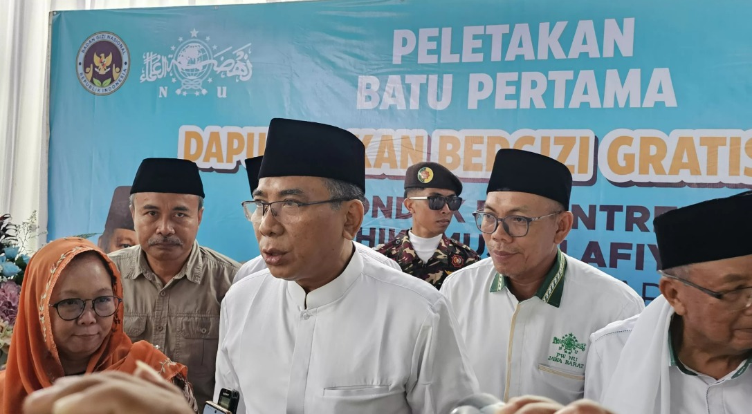 Ketua Umum PBNU Yahya Cholil Staquf alias Gus Yahya usai peletakan batu pertama pembangunan dapur MBG di Pondok Pesantren Al-Hikamussalafiyah, Purwakarta, Jawa Barat.