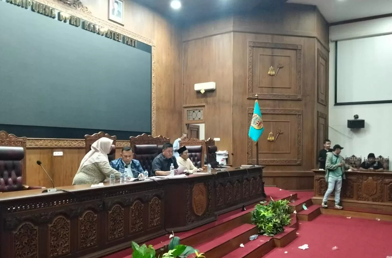 Rapat Paripurna DPRD Kabupaten Pati menyepakati pembentukan pansus hak angket untuk memakzulkan Bupati Pati, Sudewo.