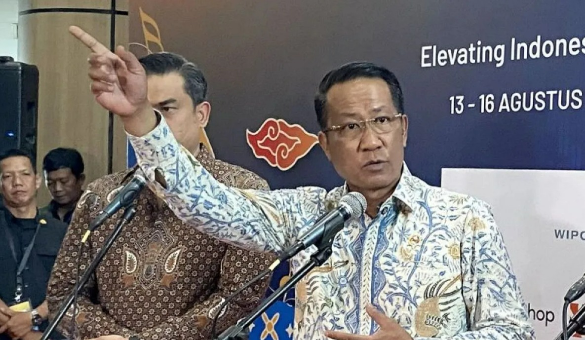 Menteri Hukum Supratman Andi Agtas menjawab pertanyaan wartawan di Jakarta, Rabu (13/8/2025).