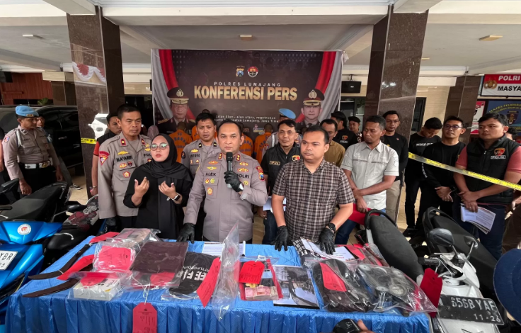 Konferensi pers pengungkapan kasus curanmor milik mahasiswa KKN Unej di Lumajang, yang sempat viral di media sosial.