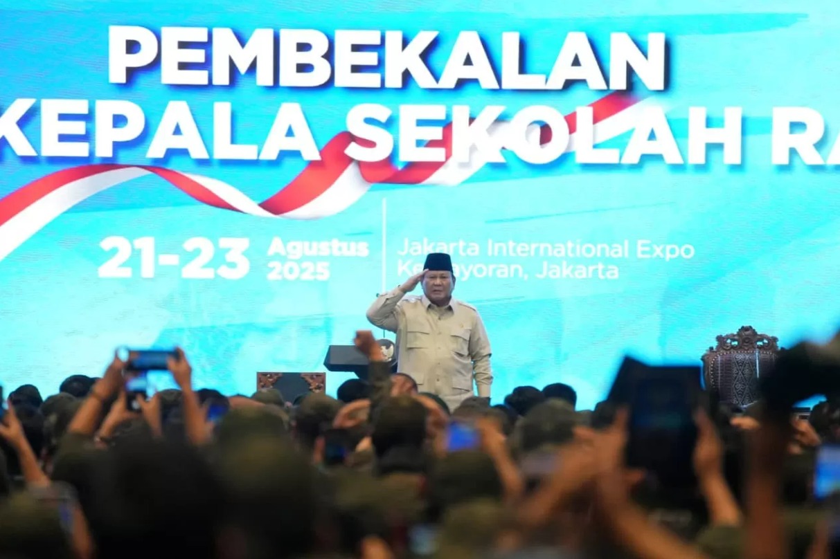 Presiden Prabowo Subianto memberikan pembekalan pada kepala dan guru Sekolah Rakyat.