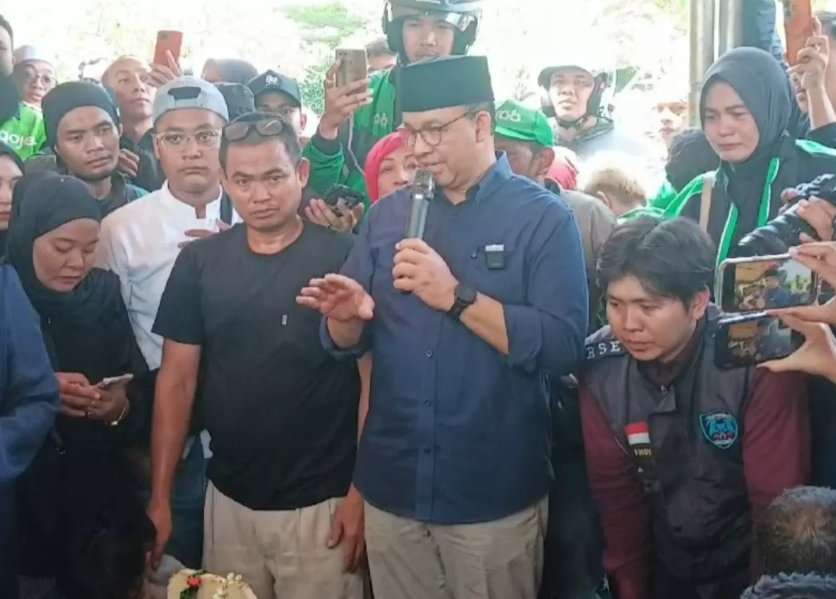 Anies Baswerdan,saat menghadiri pemakaman driver ojek online, Affan Kurniawan yang tewas dilindas mobil Brimob pada Kamis (28/8) dalam aksi demonstrasi di DPR RI lalu.