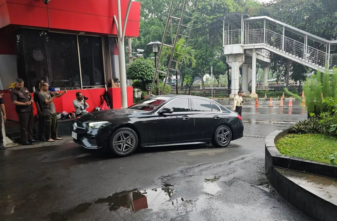 KPK kembali melakukan langkah penyitaan dua mobil mewah dari tangan mantan Wamenaker Immanuel Ebenezer alias Noel, Selasa (9/9).