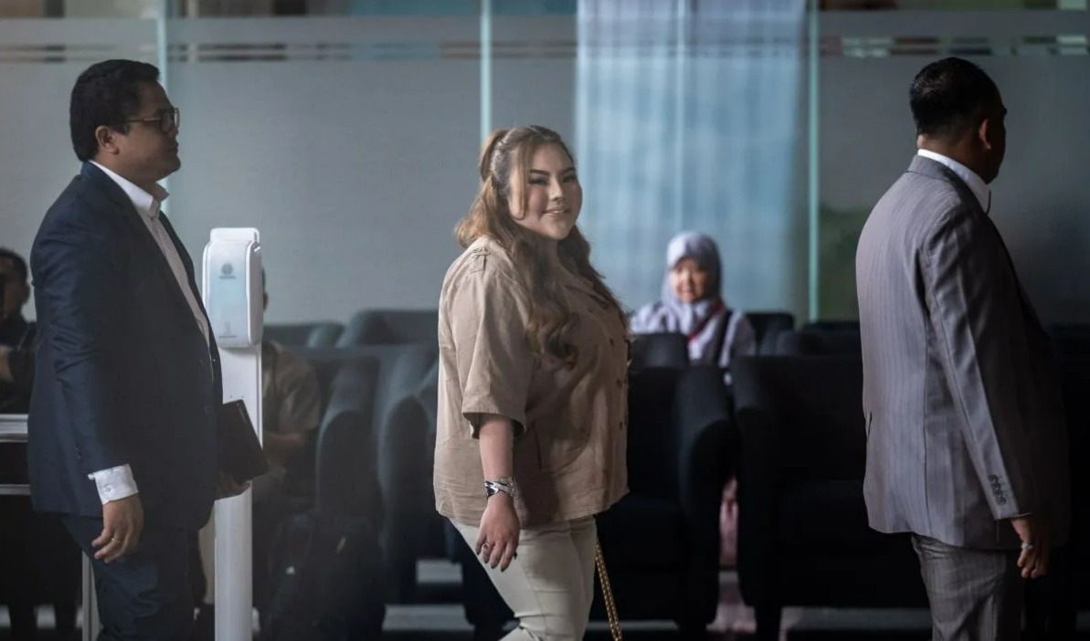 Selebgram Lisa Mariana Presley Zulkandar (tengah).