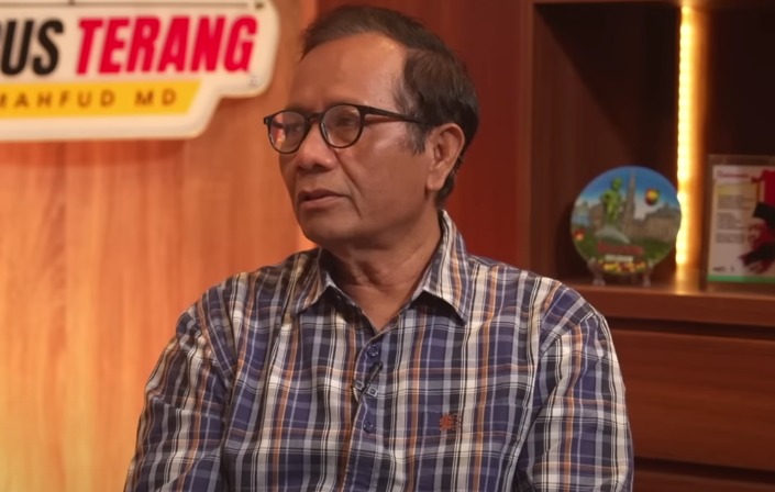 Eks Menko Polhukam Mahfud MD menilai Nadiem sosok yang bersih dari korupsi namun tak paham birokrasi.