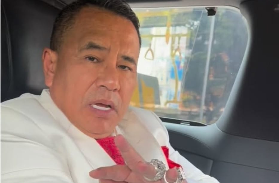 Pengacara Hotman Paris mempertanyakan bukti penetapan tersangka Nadiem Makarim.