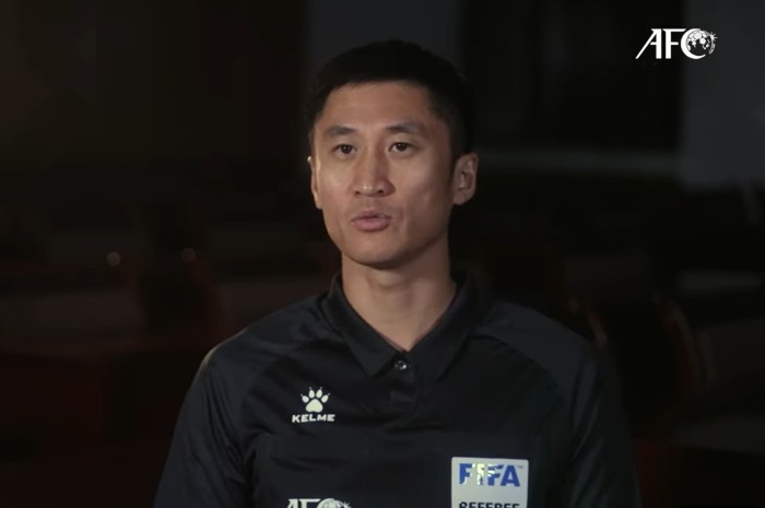 Mengintip sepak terjang wasit asal China yang akan menjadi pengadil pertandingan Timnas Indonesia vs Irak di Round 4 Kualifikasi Piala Dunia 2026.