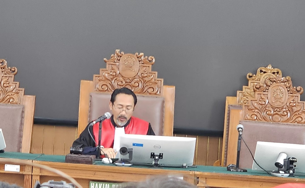 Hakim Tunggal Pengadilan Negeri Jakarta Selatan I Ketut Darpawan menolak praperadilan mantan Mendikbudristek Nadiem Anwar Makarim.