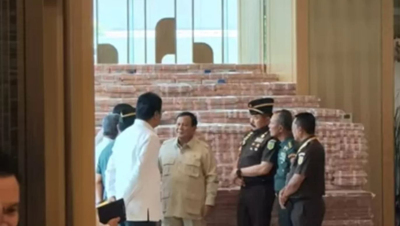Presiden Prabowo Subianto menghadiri agenda penyerahan uang pengganti senilai Rp 13,2 triliun dari kerugian negara dalam kasus tindak pidana korupsi pemberian fasilitas ekspor crude palm oil