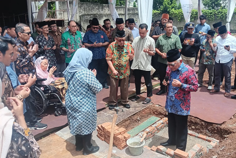 Momen peletakan batu pertama pembangunan Pusat Kajian Islam Asia Tenggara K.H Abdurrahman Wahid di Jagakarsa, Jakarta Selatan, Sabtu (25/10/2025)