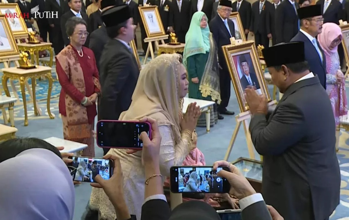 Presiden Prabowo Subianto secara resmi memberikan gelar pahlawan kepada 10 tokoh di Istana Negara, Jakarta Pusat, Senin (10/11).