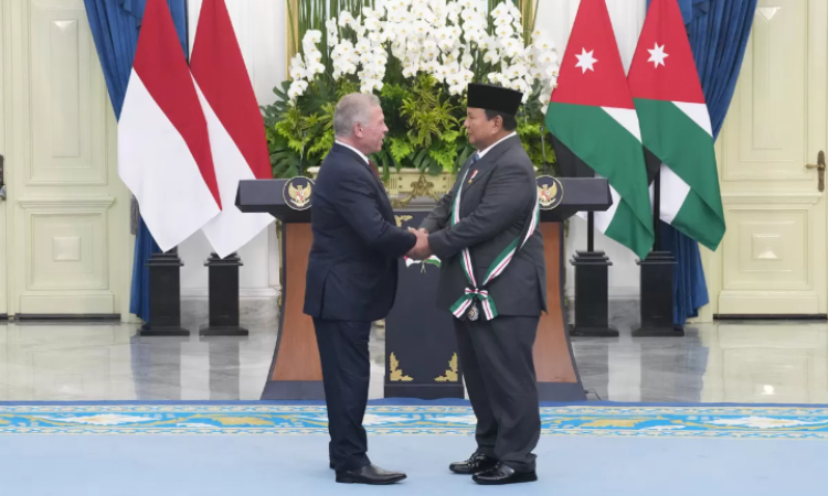 Presiden Republik Indonesia Prabowo Subianto dengan Raja Abdullah II bin Al Hussein di Istana Negara, Jakarta, Jumat (14/11)